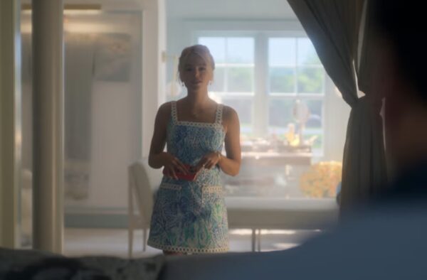 Milly Alcock na planie serialu "Syreny" /fot. Netlfix