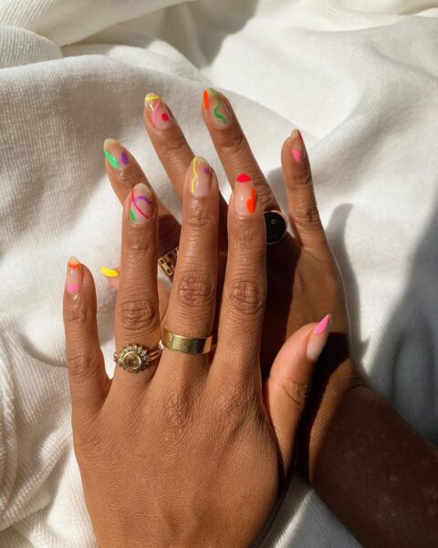 Paznokcie "sleepover manicure", / fot. Ixnstagram.com/evemeetsnails