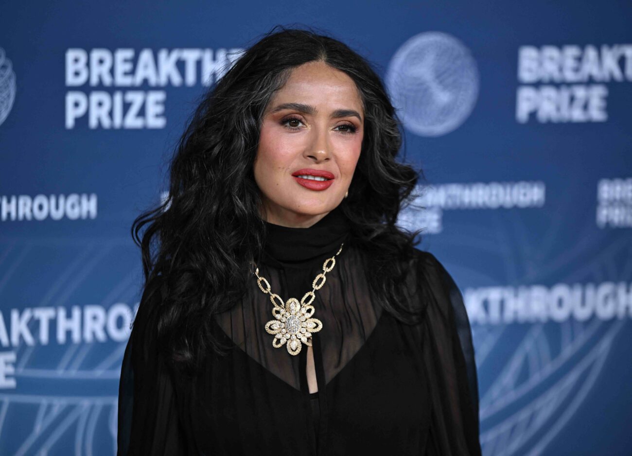 Salma Hayek i jej sposób na piękną skórę (bez operacji) przed 60-ką