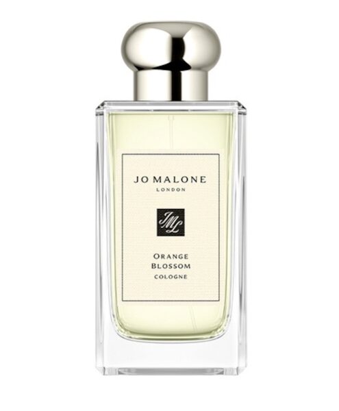 Flakon perfum Jo Malone Orange Blossom Cologne w prostokątnej butelce z metalowym korkiem i klasyczną etykietą, wypełniony jasnym, cytrusowym płynem.