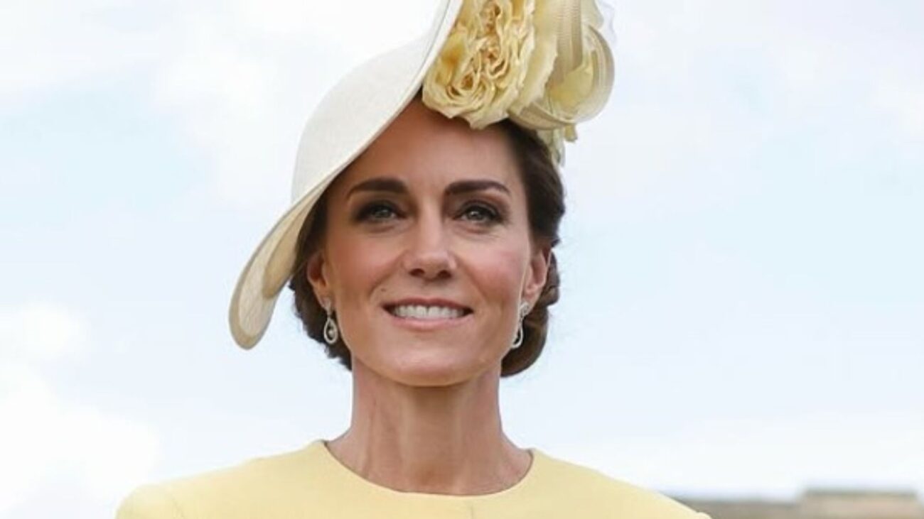 Księżna Kate podczas garden party prezentuje look w najmodniejszym odcieniu tego sezonu