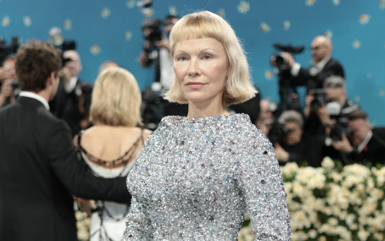 Pamela Anderson z nową fryzurą i delikatnym makijażem zachwyciła na gali MET