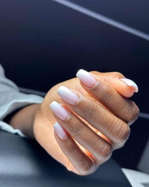 Włoski manicure w perłowym odcieniu /fot. Instagram.com/mp_beauty_experience