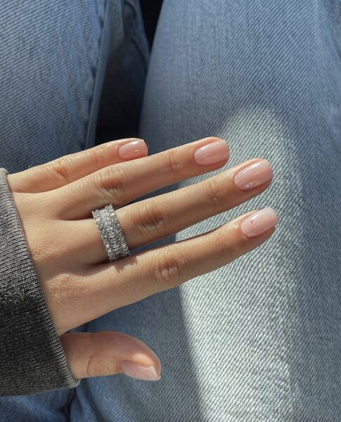 Włoski manicure w kolorze nude /fot. Instagram.com/viktoriya.klimovich