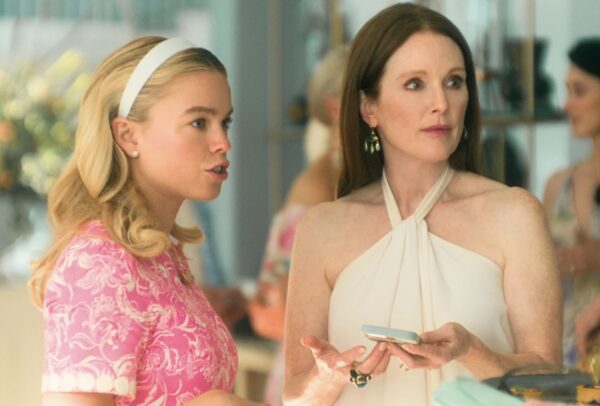 Milly Alcock i Julianne Moore na planie serialu "Syreny" /fot. Netlfix