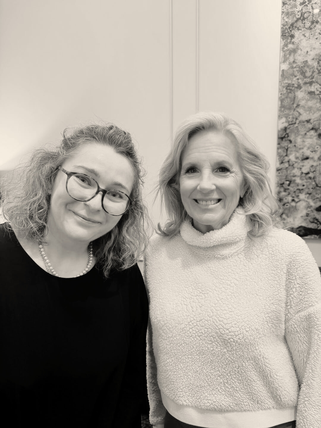 [EXCLUSIVE] Iza Kućmierowska malowała Jill Biden, nam zdradza swoje sposoby na dojrzałą skórę