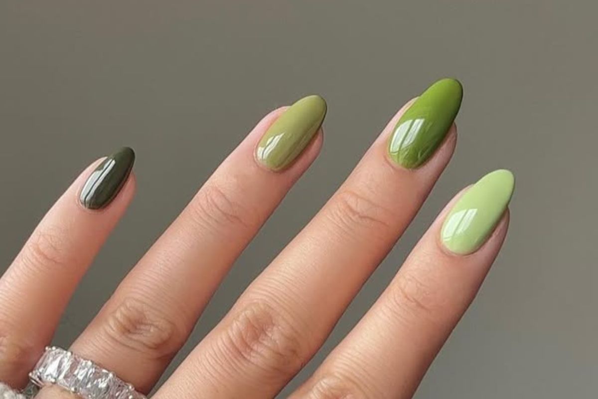 Pistacjowe i miętowe paznokcie – inspiracje na manicure w dwóch najmodniejszych kolorach