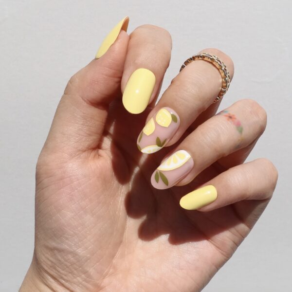 Manicure w stylu "Italian Summer" /fot. Nailreformation.com