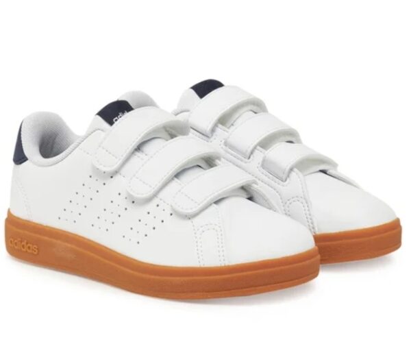 Białe sneakersy adidas na rzepy.