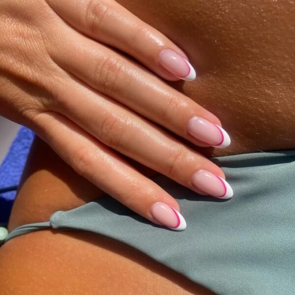 Manicure - podwójny french /fot. Instagram.com/overglowedit