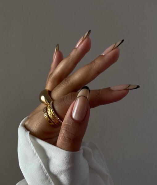 Manicure - podwójny french /fot. Instagram.com/nailsbysuman