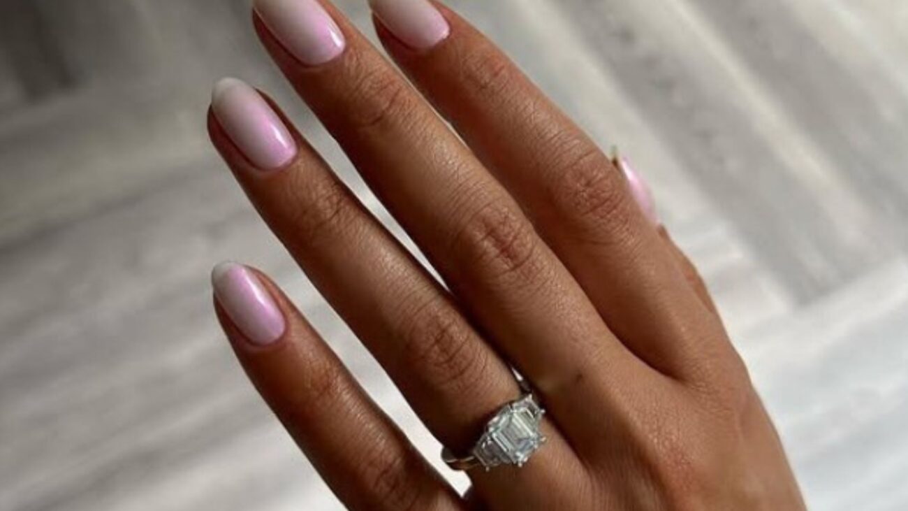 Opalowe paznokcie to świetna propozycja na wakacyjny manicure