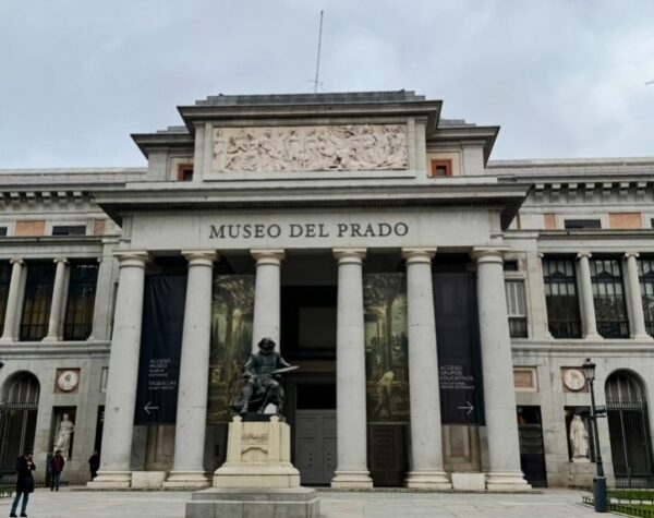 Muzeum Prado w Madrycie z zewnątrz.