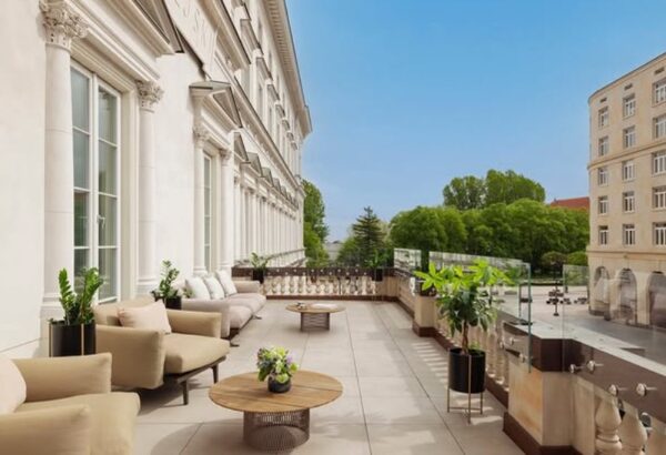 Taras Hotelu Raffles Europejski.