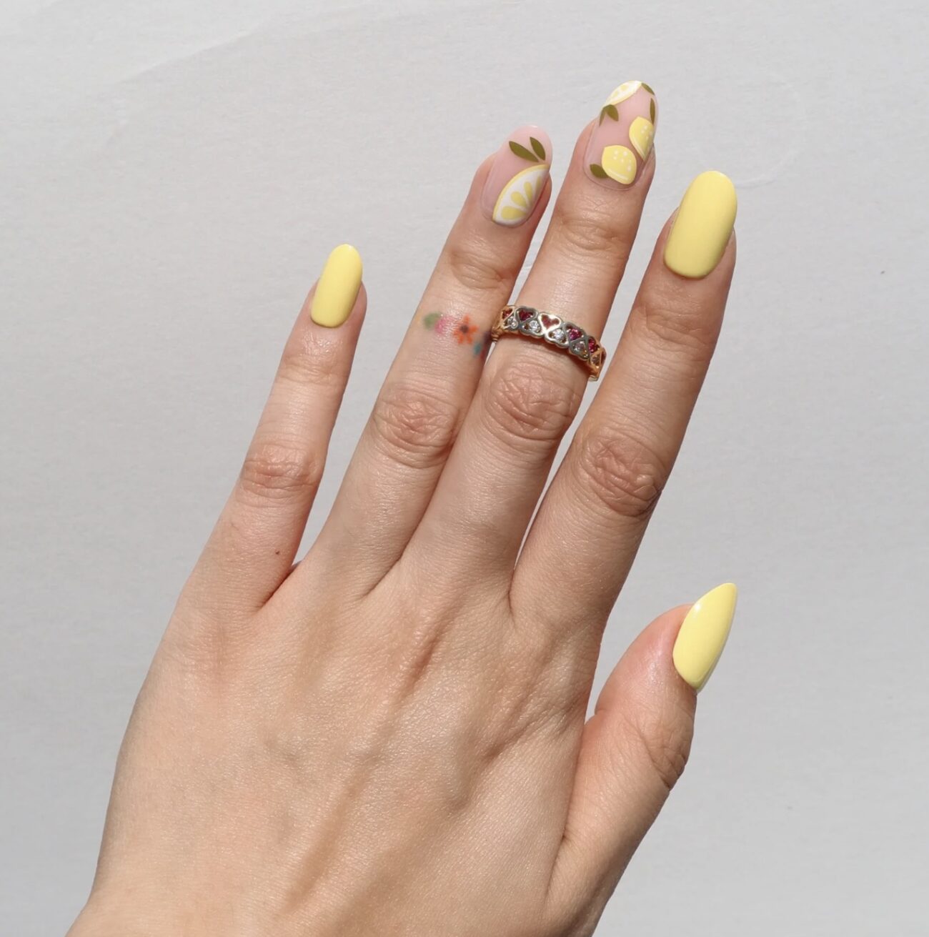 Manicure w stylu “Italian Summer” to niemal wakacyjny obowiązek