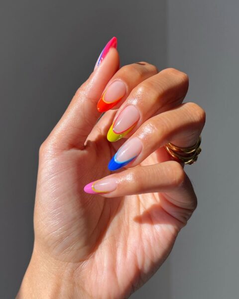 Manicure - podwójny french /fot. Instagram.com/overglowedit