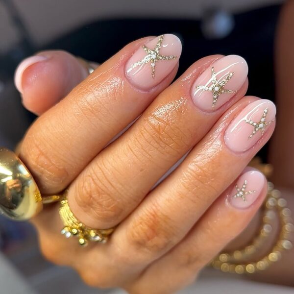 Manicure w stylu "Italian Summer" /fot. Instagram.com/beautyby.clare