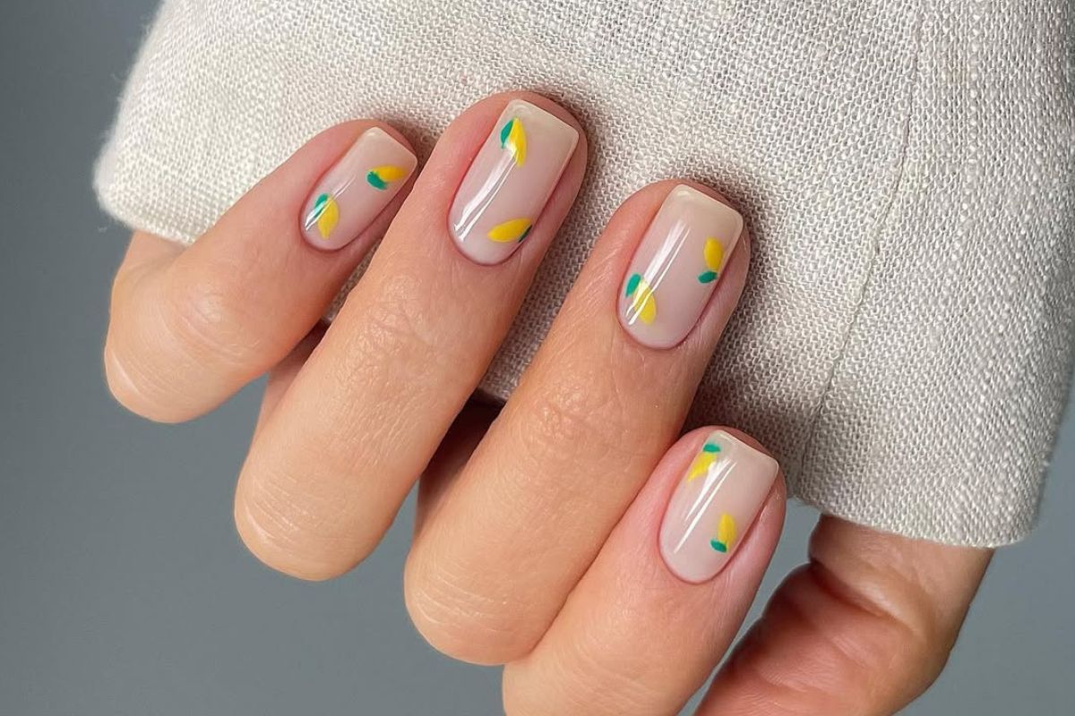 Lemon nails – 10 orzeźwiających pomysłów na cytrusowy manicure w stylu dolce vita