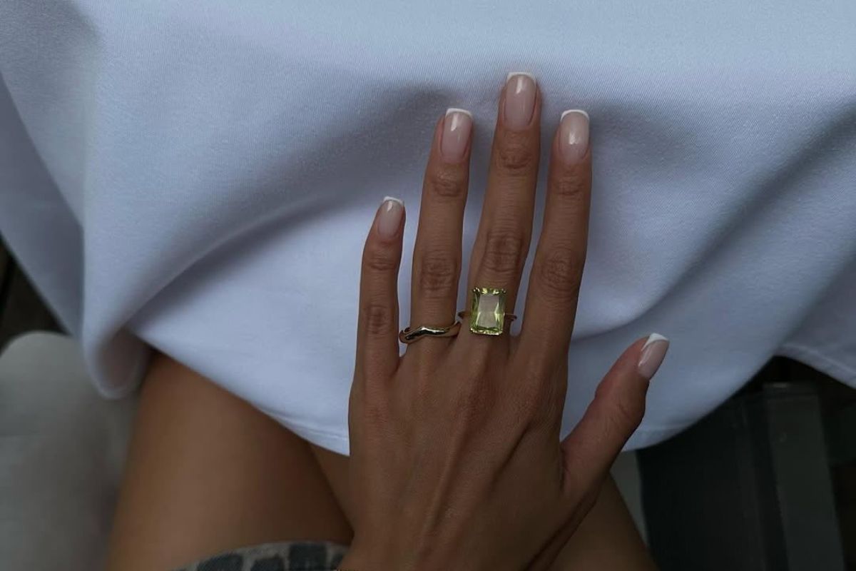 Manicure, który podkreśla opaleniznę – 10 odcieni, które pogłębią kolor twojej skóry