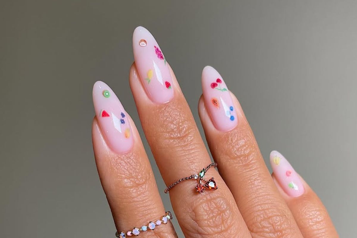 Micro fruit manicure – 13 najbardziej soczystych wzorów w wersji minimalistycznej