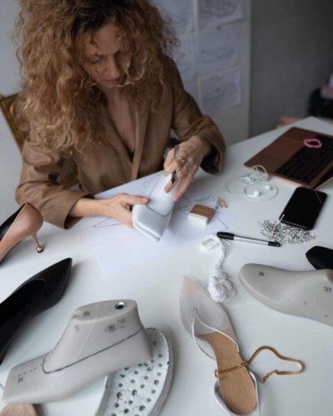 Dominika Nowak podczas pracy nad projektami /fot. Instagram.com/dominika_alicja_nowak