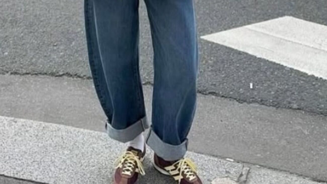 Można je kochać albo nienawidzić, niemniej “barrel jeans” powracają na dobre