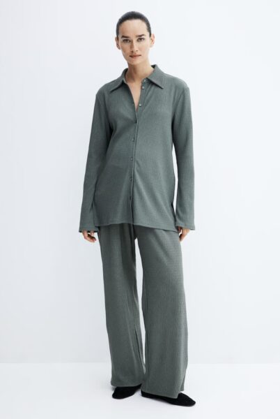 Monochromatyczny zestaw z H&M /fot. Hm.com