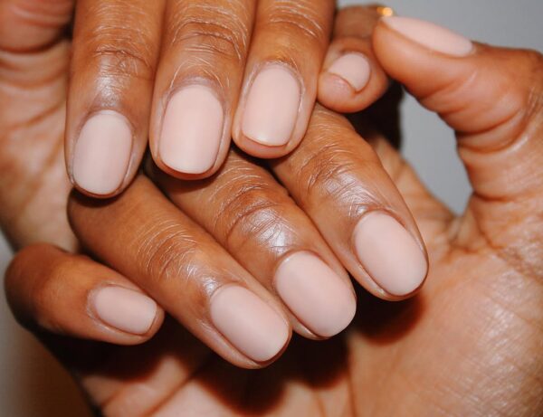 Lniany manicure w wersji matowej /fot. Instagram.com/imarninails