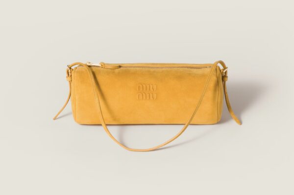 Żółta zamszowa torba Miu Miu /fot. Miumiu.com