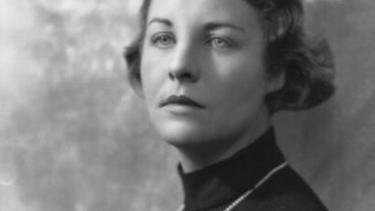 Elitarna lektura na wakacje? Wszystko autorstwa skandalicznych sióstr Mitford