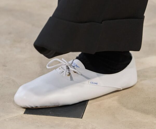 Białe buty derby Celine /fot. Celine