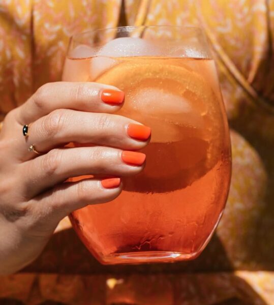 Aperolowy-pomarańczowy manicure /fot. Instagram