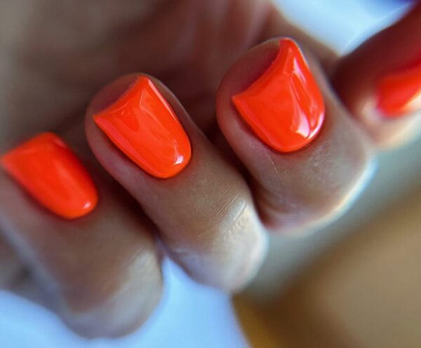 Aperolowy-pomarańczowy manicure /fot. Instagram.com/house_ofmanicure