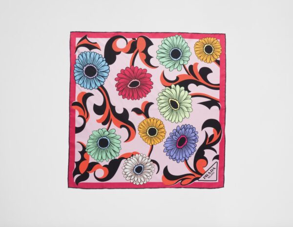 Apaszka jedwabna /fot. Prada.com