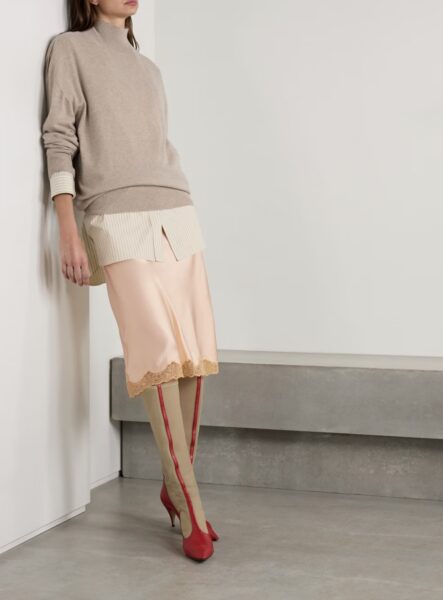 Spódnica midi wykończona koronką The Row /fot. Net-a-porter.com
