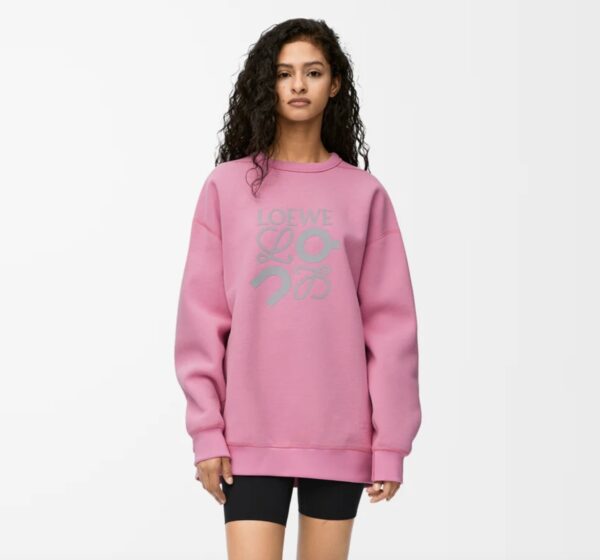 Różowa bluza z kolekcji Loewe x On Running /fot. Loewe.com