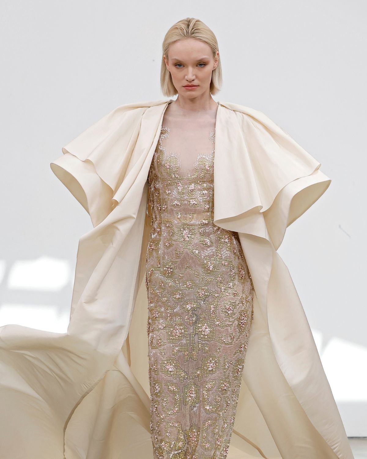 Haute couture – co to jest wysokie krawiectwo i jak działa światowa elita mody?
