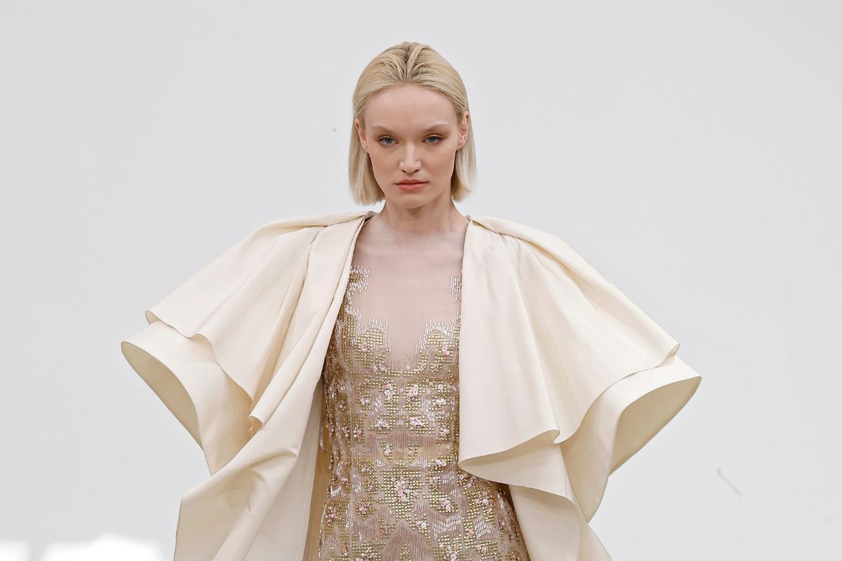 Haute couture – co to jest wysokie krawiectwo i jak działa światowa elita mody?