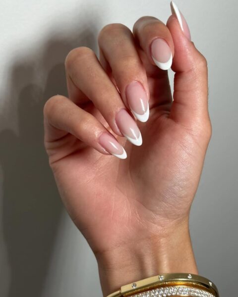 French manicure, który będzie najmodniejszy jesienią 2025 – 8 najważniejszych trendów z klasą