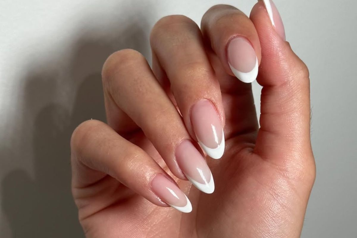 French manicure, który będzie najmodniejszy jesienią 2025 – 8 najważniejszych trendów z klasą