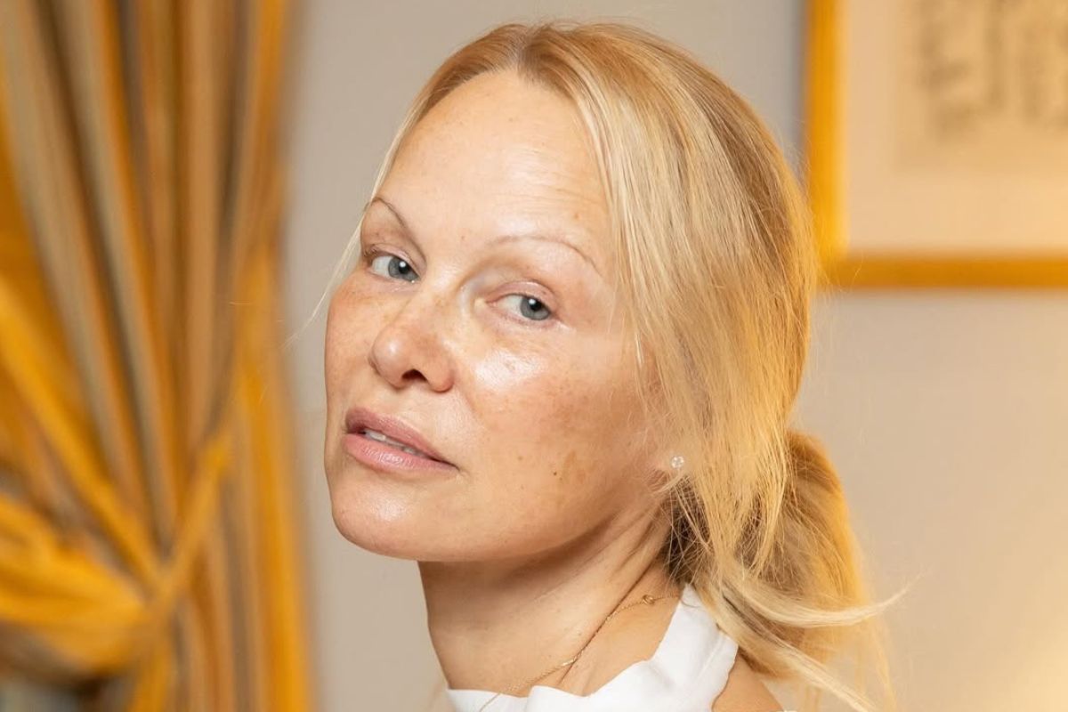 French manicure największych gwiazd – klasa dojrzałych dłoni w francuskim wydaniu
