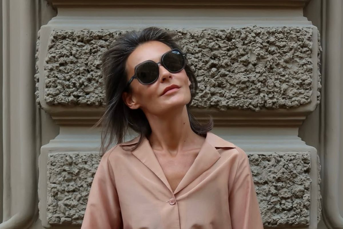 Fryzury dla cienkich włosów – inspiracje pełne klasy dla kobiet w eleganckim wieku