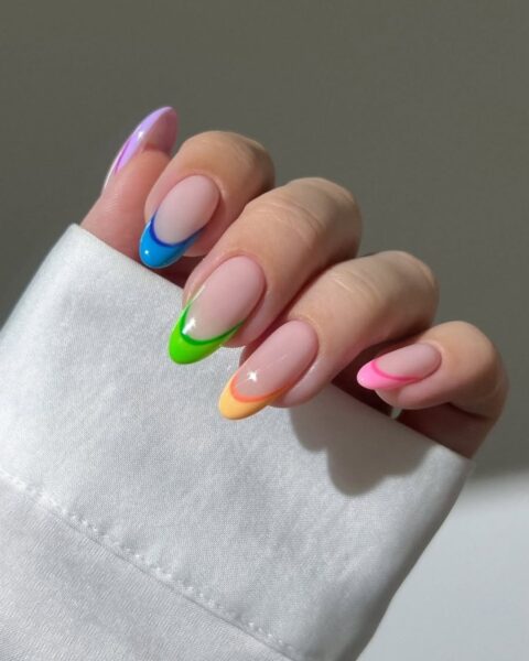 Jelly french manicure – najmodniejszy „żelkowy” french sezonu w 8 wersjach