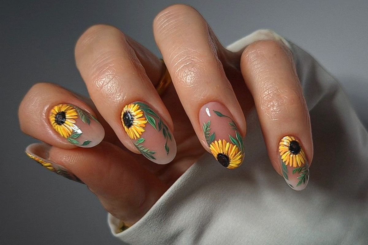 Słonecznikowe paznokcie – 10 inspiracji manicure na kończące się lato