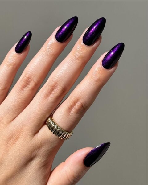 Winogronowe paznokcie – najmodniejszy fioletowy manicure na jesień 2025