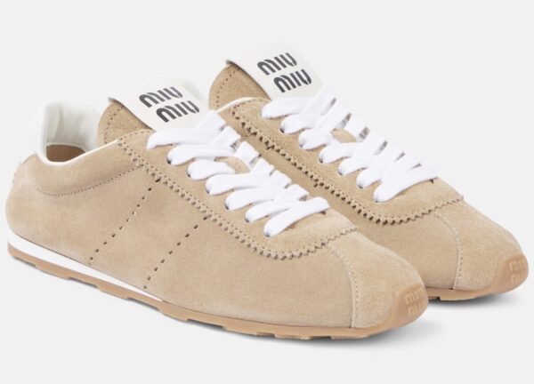 Zamszowe sneakersy Miu Miu /fot. Mytheresa.com