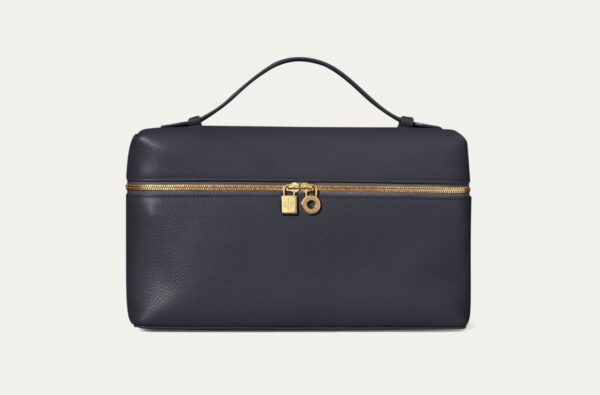 Granatowa torebka Loro Piana "Extra Pocket" /fot. Loropiana.com