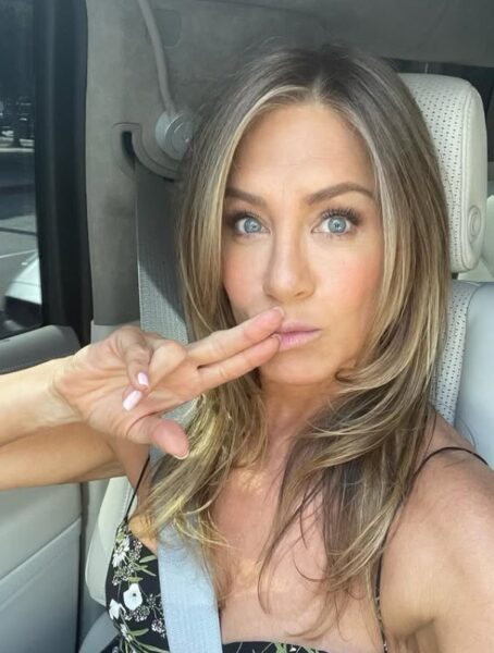 Jennifer Aniston w perfekcyjnej stylizacji na końcówkę wakacji