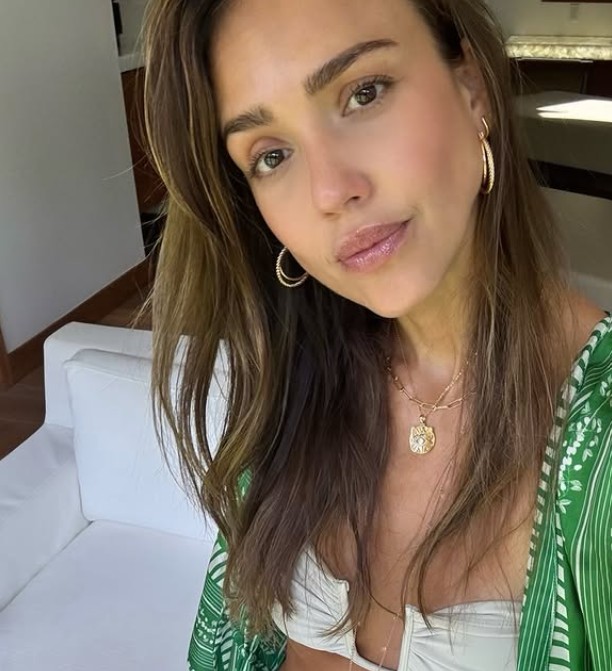 Jessica Alba zachwyca sylwetką w modnym bikini