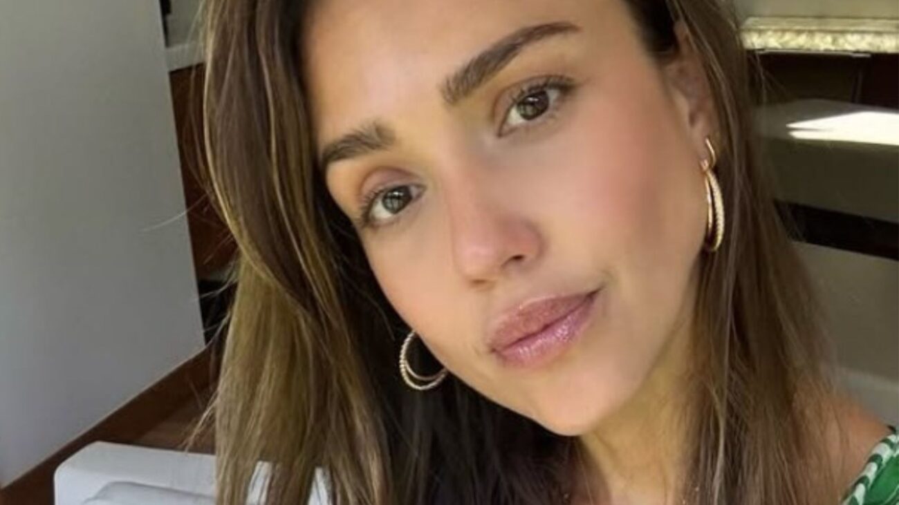 Jessica Alba zachwyca sylwetką w modnym bikini